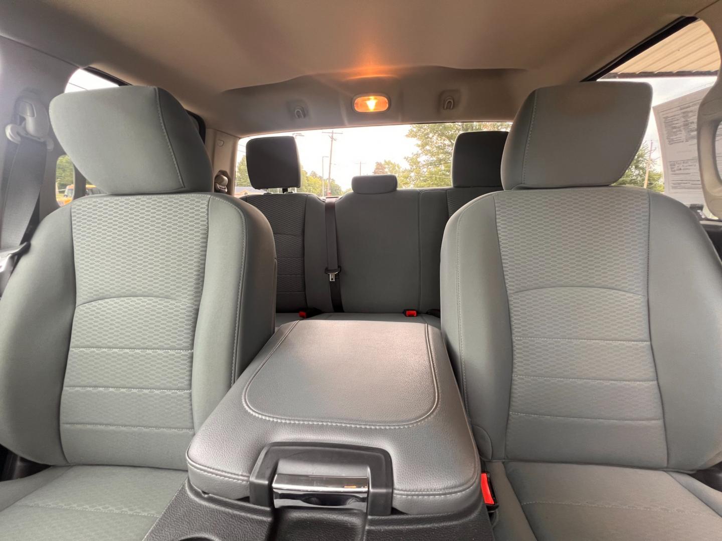 2015 RED RAM 1500 Tradesman Quad Cab 4WD (1C6RR7FT7FS) with an 5.7L V8 OHV 16V engine, 8-Speed Automatic transmission, located at 1633 W Kimberly, Davenport, IA, 52806, (563) 323-5341, 41.559456, -90.598732 - Photo#6